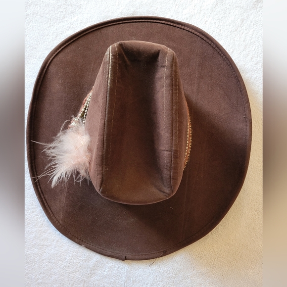 Vintage hat, Brown with a feather - Picture 3 of 12